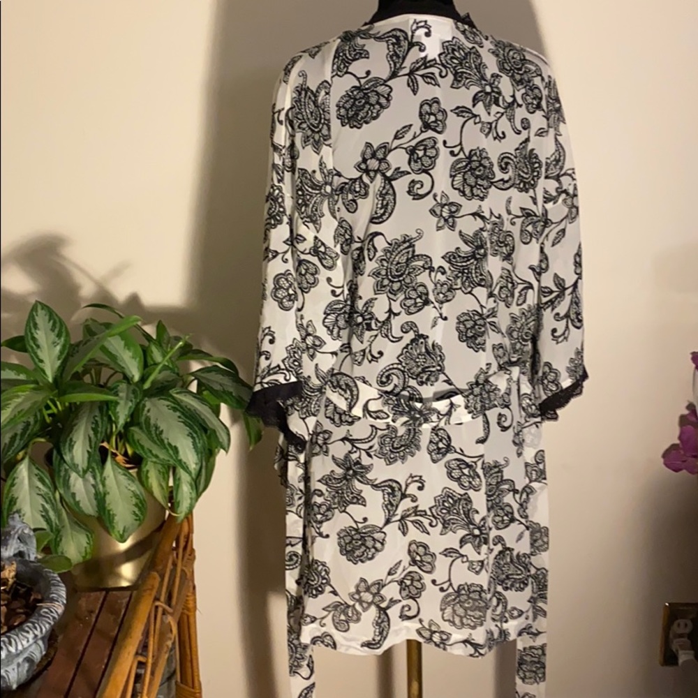 Jessica Simpson sheer robe new without tags NWOT - will discount bundles - Picture 4 of 5